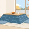 秋の冷え込みに備えて用意したこたつのある明るい居間